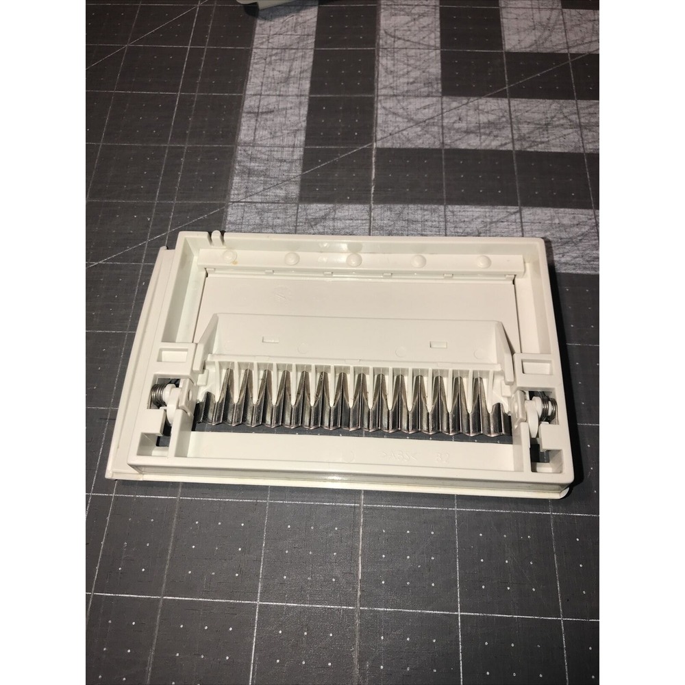 Pampered Chef 1087 Ultimate Mandoline Slicer Grater 4 Blades + Storage Box - Picture 5 of 12
